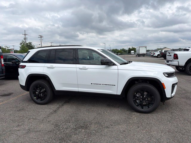 New 2026 Jeep Grand Cherokee Altitude AWD/4WD image 2