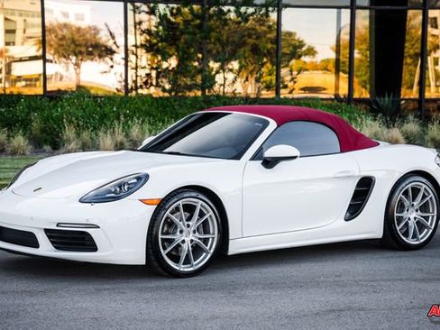 Used 2017 Porsche 718 Boxster image 11