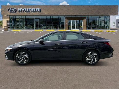 New 2025 Hyundai Elantra Limited image 3
