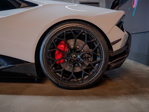 Used 2018 Lamborghini Huracan Performante image 22
