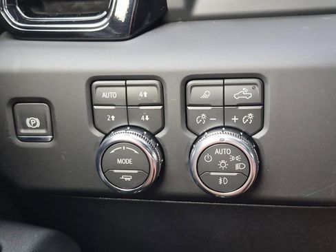 New 2026 GMC Sierra 3500 AT4 w/ AT4 Premium Plus Package AWD/4WD image 17