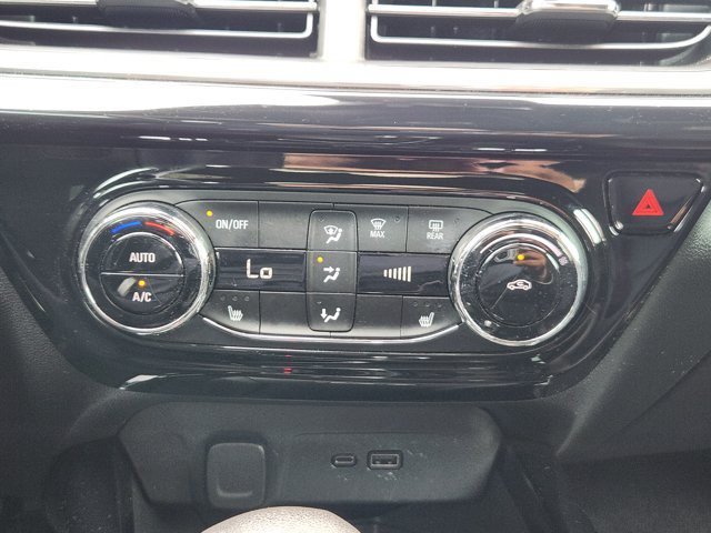Used 2024 Chevrolet Trax RS w/ Sunroof Package FWD image 16