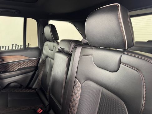 Used 2025 Jeep Grand Cherokee Summit w/ Obsidian Package AWD/4WD image 11