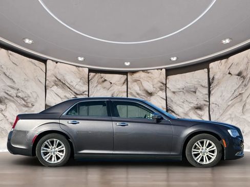 Used 2016 Chrysler 300 C image 14
