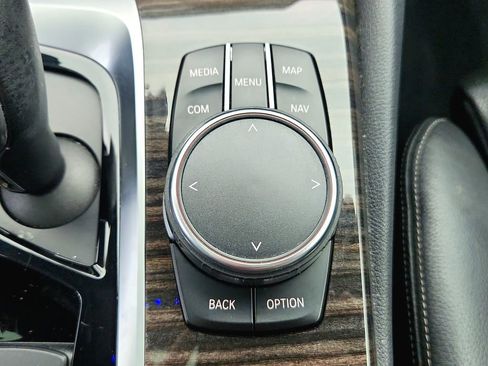 Used 2017 BMW 530i xDrive 530i xDrive image 21