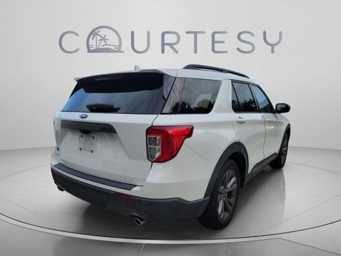 Used 2021 Ford Explorer XLT w/ Equipment Group 202A RWD image 3