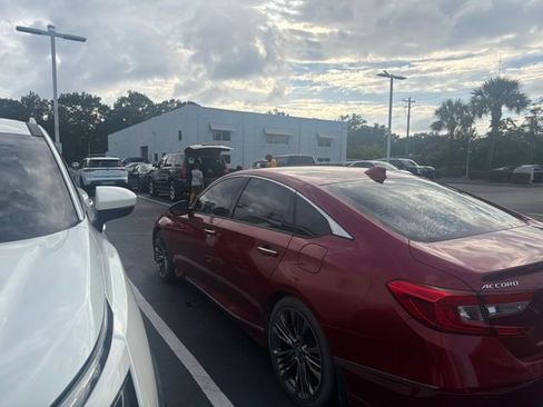 Used 2018 Honda Accord Touring image 10
