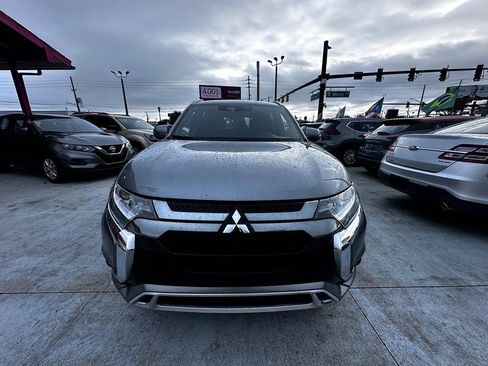 Used 2022 Mitsubishi Outlander LE AWD/4WD image 1