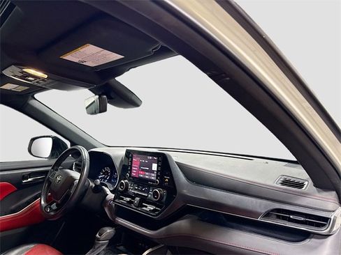 Used 2021 Toyota Highlander XSE image 32
