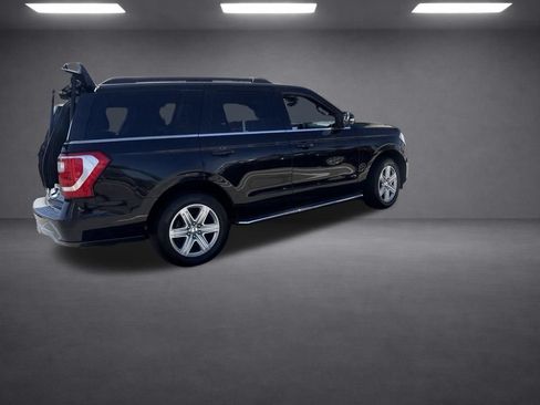 Used 2019 Ford Expedition XLT w/ Equipment Group 202A AWD/4WD image 17