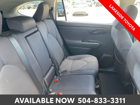 Used 2023 Toyota Highlander L FWD image 18