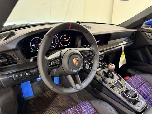 Used 2026 Porsche 911 Carrera RWD image 25