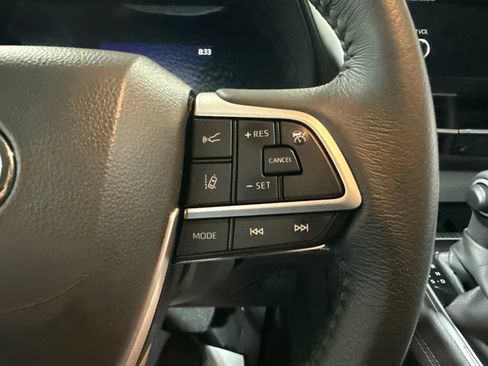 Used 2025 Toyota Sienna XLE FWD image 22