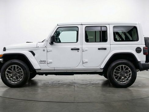 Used 2025 Jeep Wrangler Sahara image 5