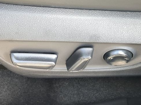 Used 2022 Toyota RAV4 Limited image 20