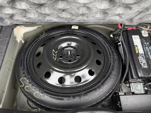 Used 2012 Chrysler 300 C AWD/4WD image 18