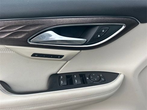 Used 2022 Buick Envision Avenir w/ Technology Package II image 18