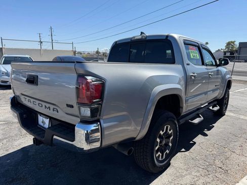Used 2016 Toyota Tacoma SR5 w/ SR5 Appearance Package (SN) image 9