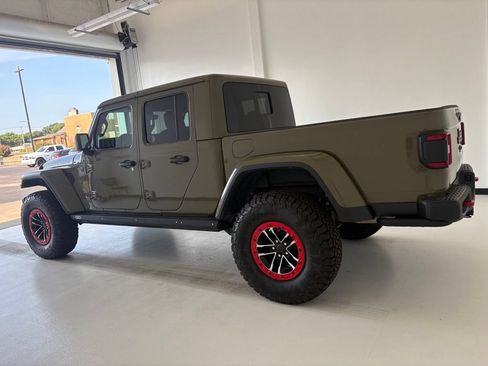 Used 2025 Jeep Gladiator Rubicon AWD/4WD image 18