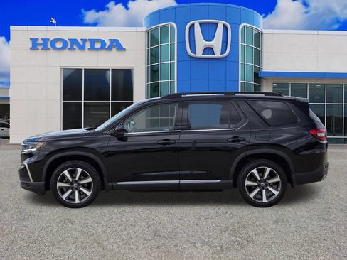 Used 2023 Honda Pilot Touring image 6