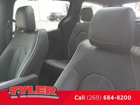 New 2027 Chrysler Pacifica Limited FWD image 38