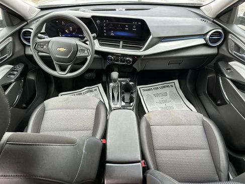 Used 2025 Chevrolet Trax LT image 20