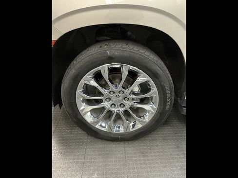 Used 2022 GMC Yukon XL SLT w/ SLT Premium Package AWD/4WD image 42