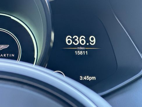 Used 2022 Aston Martin V8 Vantage Coupe image 25