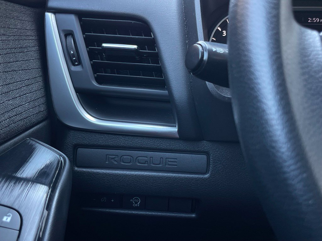 Used 2023 Nissan Rogue S FWD image 14