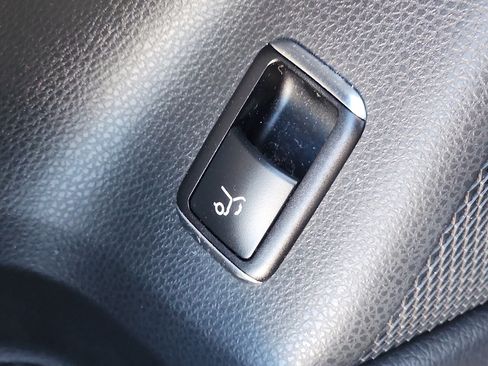 Used 2019 Mercedes-Benz GLA 250 4MATIC image 29