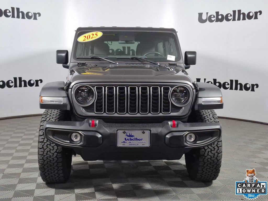 Used 2025 Jeep Wrangler Unlimited Rubicon AWD/4WD image 2