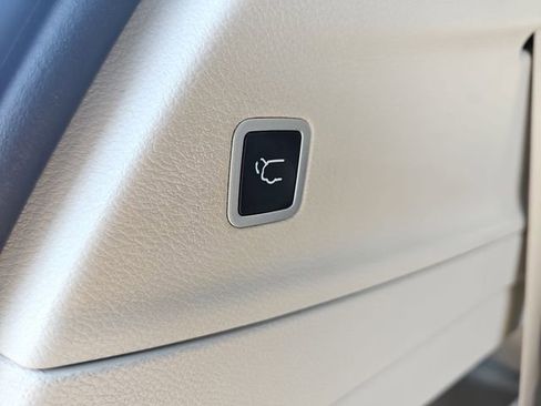 Used 2024 Chrysler Voyager LX FWD image 14