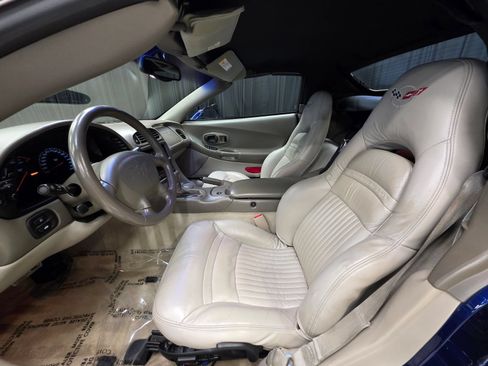Used 2004 Chevrolet Corvette Convertible w/ Preferred Equipment Group RWD image 17