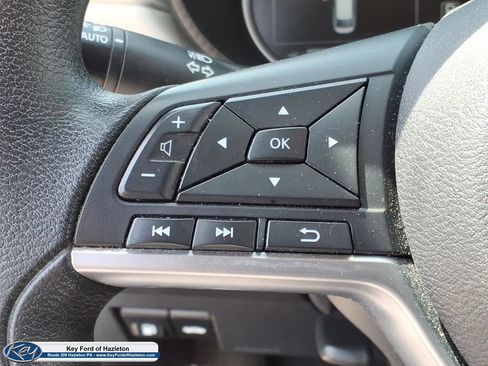 Used 2021 Nissan Versa SV FWD image 23