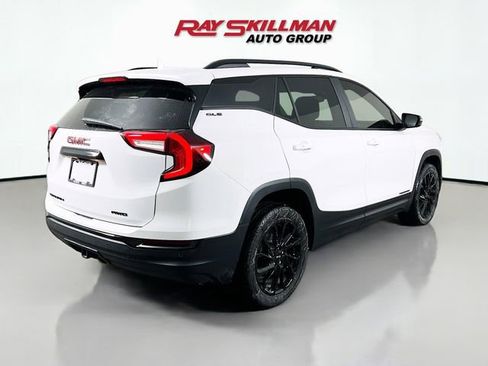 Used 2024 GMC Terrain SLE w/ Driver Convenience Package image 7