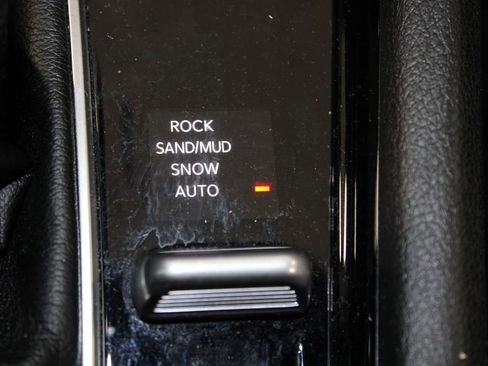 Used 2025 Jeep Compass Trailhawk image 29