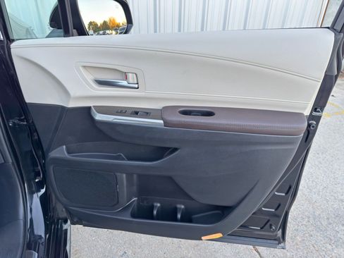 Used 2024 Toyota Sienna Platinum image 48