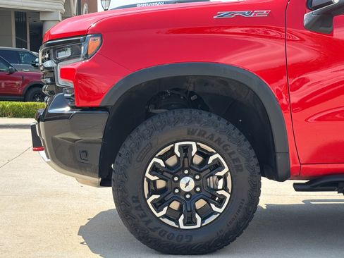 Used 2024 Chevrolet Silverado 1500 ZR2 w/ Technology Package AWD/4WD image 10