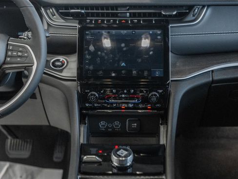 New 2025 Jeep Grand Cherokee L Limited w/ Luxury Tech Group II image 20