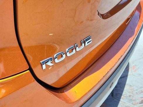 Used 2019 Nissan Rogue SV w/ Premium Package AWD/4WD image 8