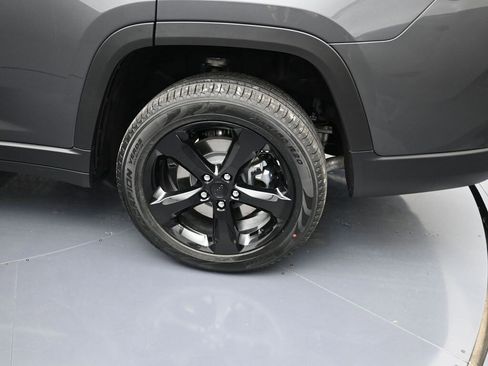 New 2025 Jeep Grand Cherokee L Limited image 9