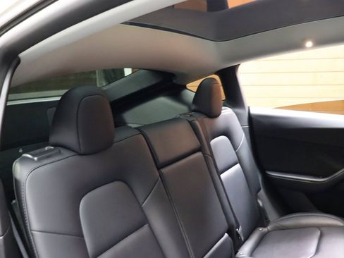 Used 2023 Tesla Model Y Long Range image 31