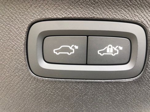 Used 2026 Volvo XC90 B5 Ultra w/ Protection Package Premier image 40