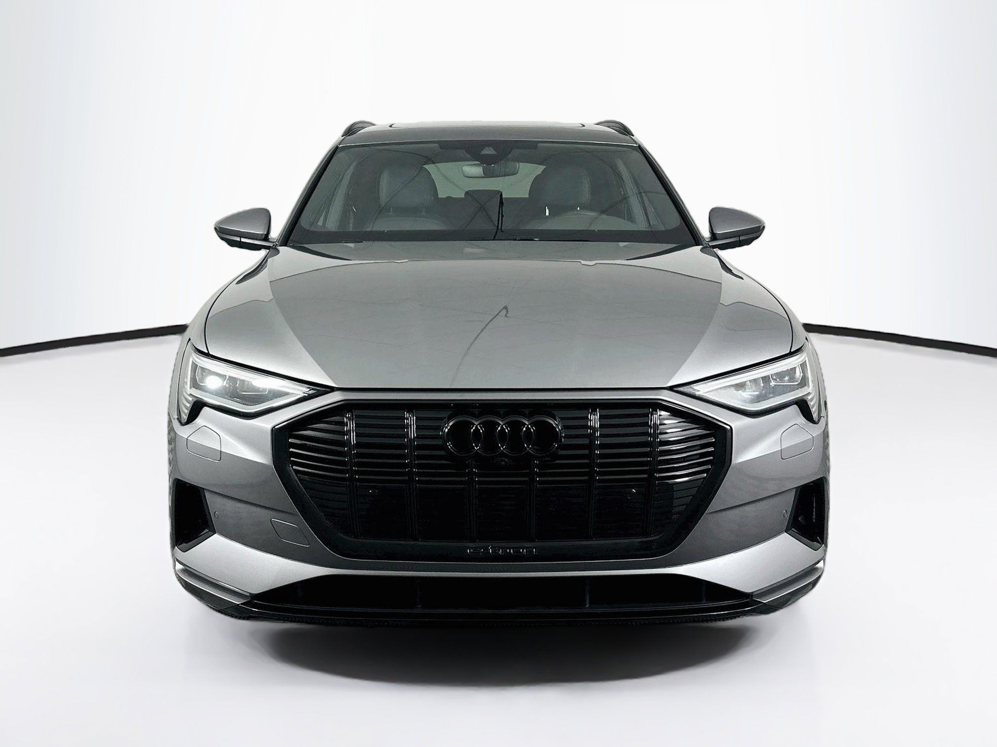 Used 2023 Audi e-tron Premium Plus AWD/4WD image 2