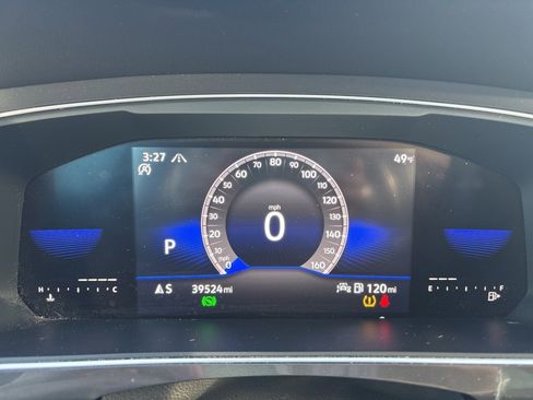 Used 2022 Volkswagen Tiguan SE image 11