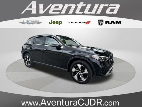 Used 2024 Mercedes-Benz GLC 300 4MATIC image 1