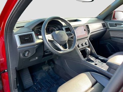 Used 2021 Volkswagen Atlas Cross Sport SE image 9