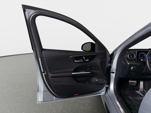 Used 2025 Mercedes-Benz C 43 AMG 4MATIC Sedan image 36