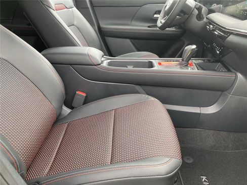 New 2025 Nissan Kicks SR image 38