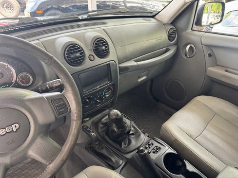Used 2005 Jeep Liberty Renegade w/ Luxury Group AWD/4WD image 19
